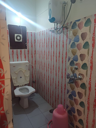 Bathroom 5, Goroomgo Rajeshwari Puri, Puri