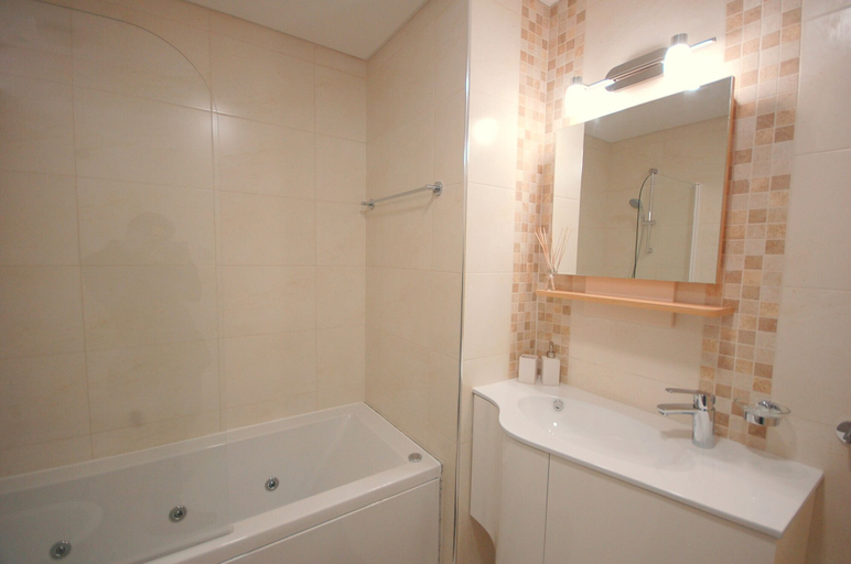 Bathroom 3, Solaris Dream, Loulé