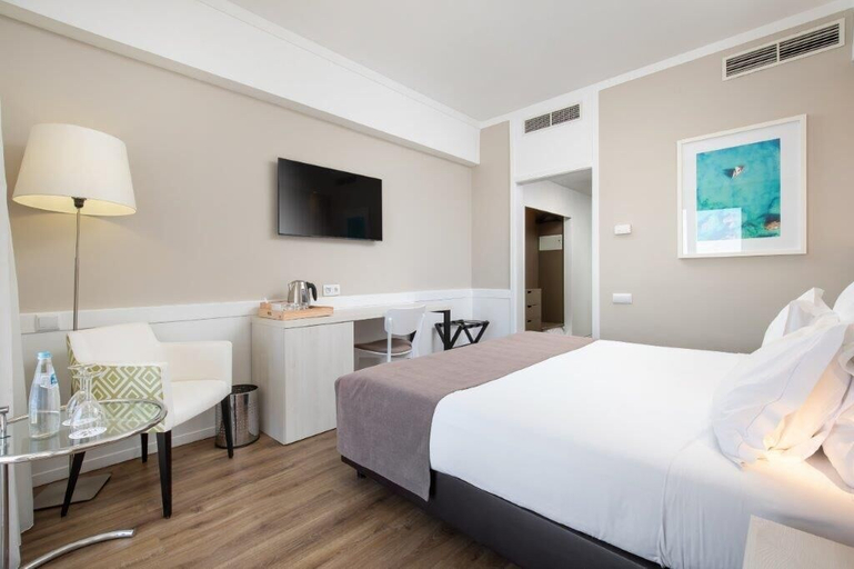 Bedroom 3, AP Eva Senses, Faro