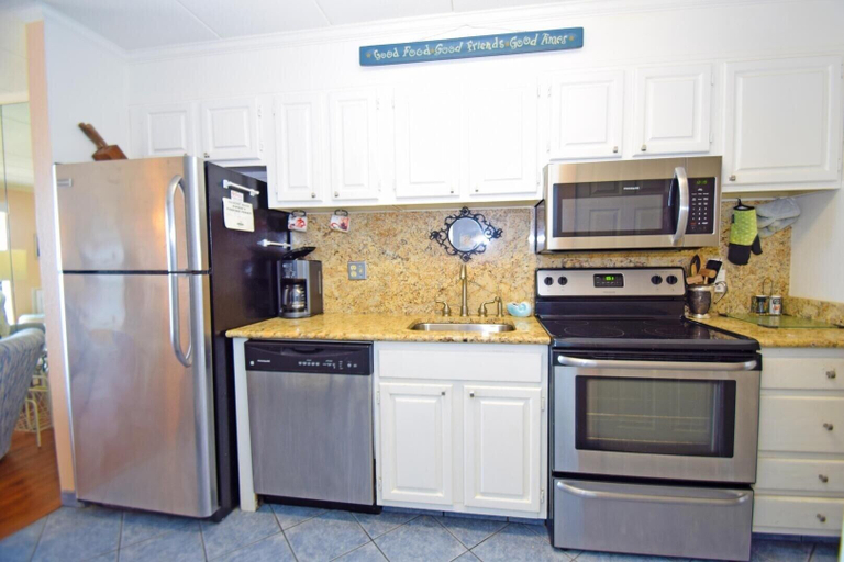 Private kitchen 3, Diamond Beach 511 1 Bedroom Condo by RedAwning, Worcester