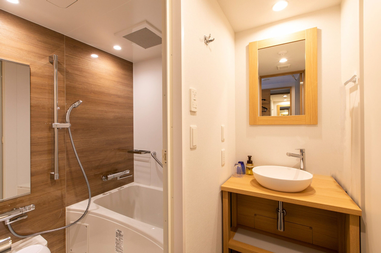 Bathroom 18