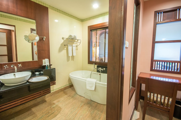 Bathroom 5, Grand Pacific Sovereign Resort & Spa, Cha-Am