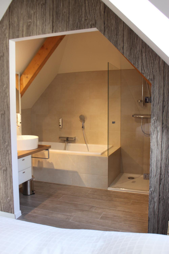 Bathroom 3, Le Jour et la Nuit, Genève