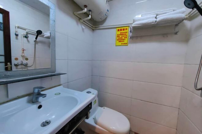 Bathroom 3, Sanshenren Apartment, Shantou