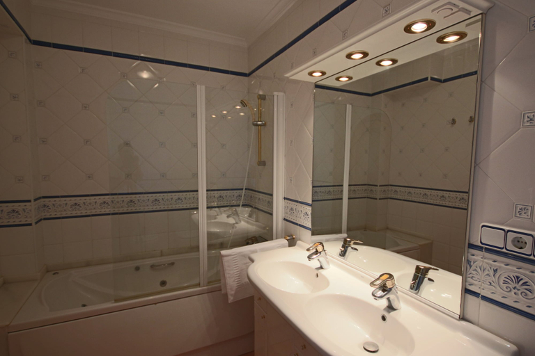Bathroom 3, Luxury Villa Surrounded by Vineyards - 7bd Great for Big Groups W/private Pool, Alicante
