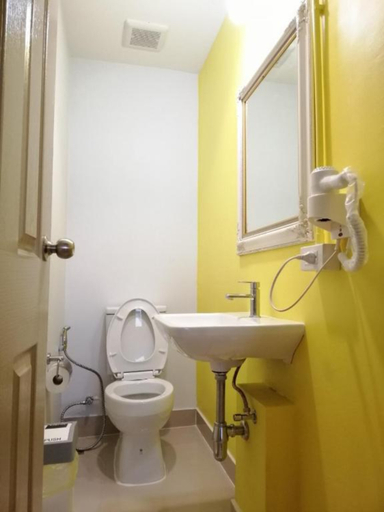 Bathroom 4, The Marble Hostel, Bang Rak