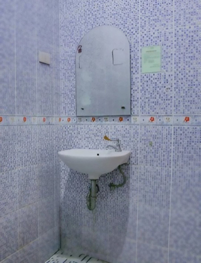 Bathroom 4, Apri Inn Syariah, Pangkalpinang
