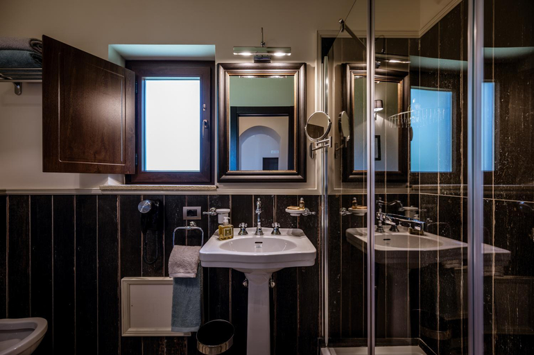 Bathroom 4, Donna Carolina Luxury rooms, Palermo