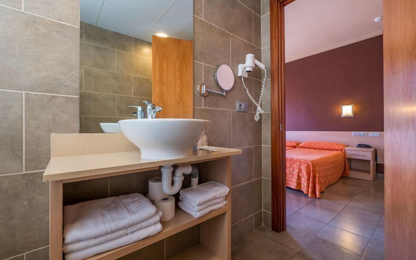 Bathroom 4, Tossa Beach-Center, Girona