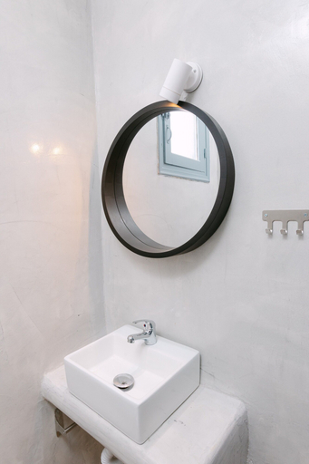 Bathroom 5, Seven Grapes - Karterados, South Aegean