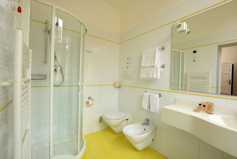 Bathroom 4, Albergo Italia, Livorno