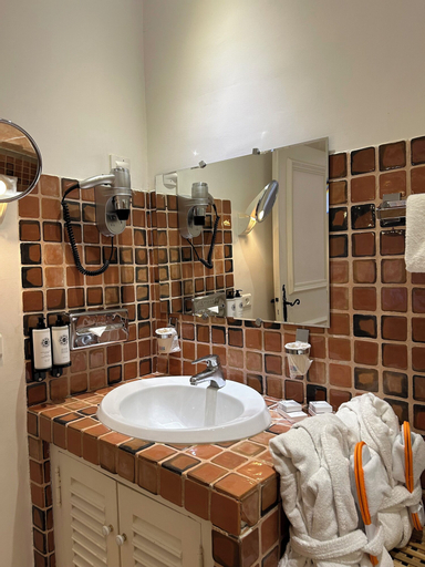 Bathroom 19