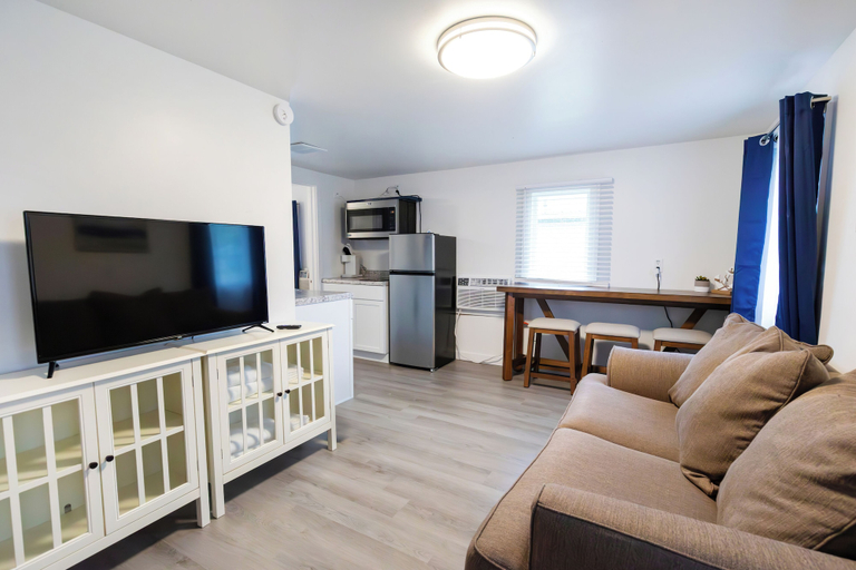 Others 5, Anchor Bay Inn and Suites, Erie