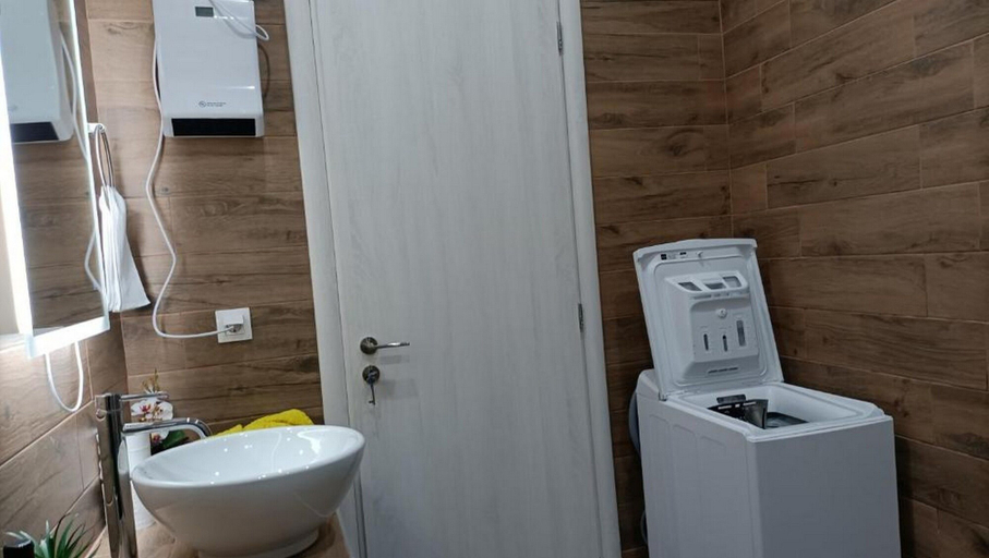 Bathroom 3, Peaceful Oasis, Attica
