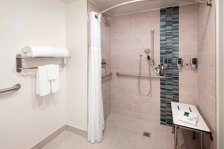 Bathroom 4, Four Points by Sheraton San Francisco Airport, San Mateo