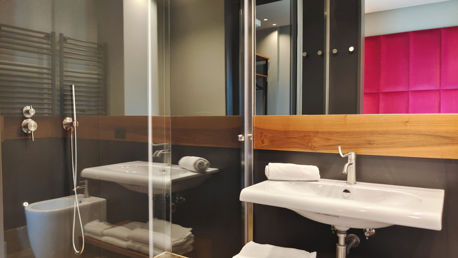 Bathroom 4, Triviho Hotel, Rome