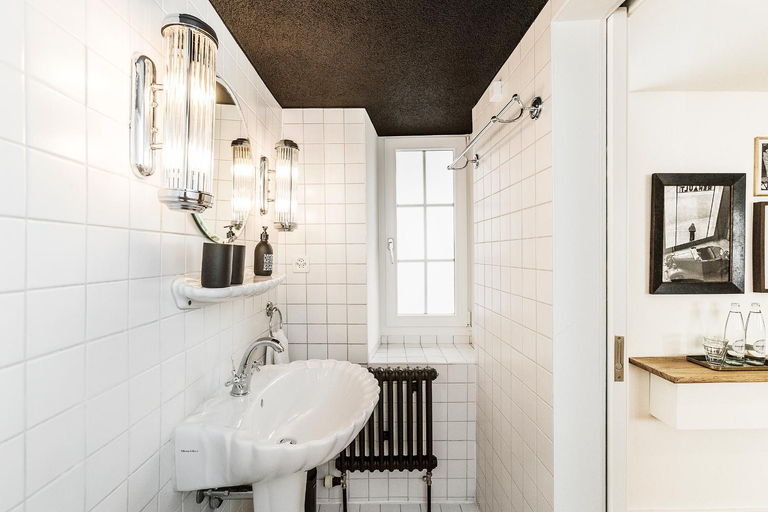 Bathroom 2, Montmartre, Zürich