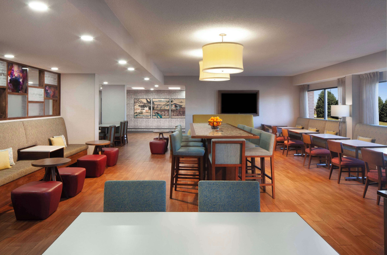 Food & Drinks 5, Hampton Inn Southlake, Clayton