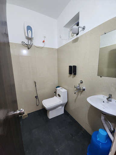 Bathroom 4, Innzoy Hotels, Hyderabad