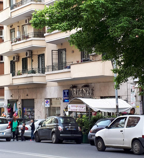 Others 5, A casa di Robi, Rome