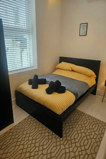 Bedroom 3, Seaside Haven Coastal Comfort 200m from the Beach, Kent