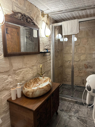 Bathroom 5, Seyri Asur Konağı, Midyat