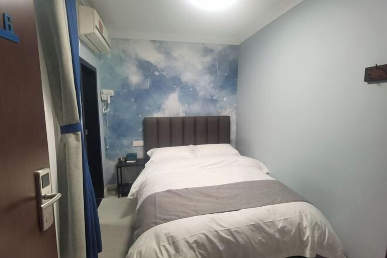Bedroom 2, Lujiang Business and Trade City Hotel, Qiandongnan Miao and Dong