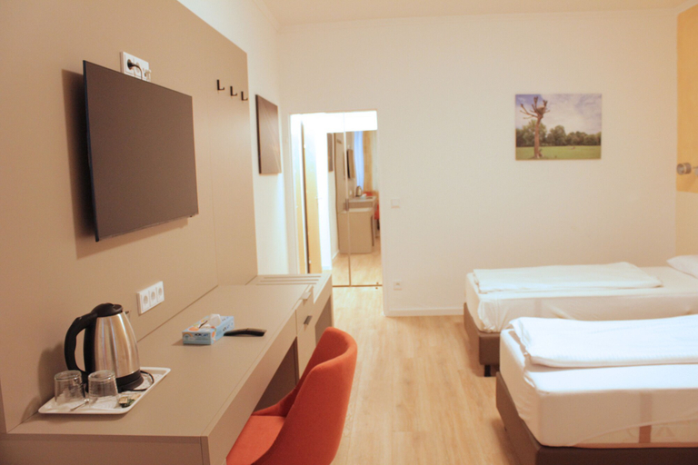 Bedroom 4, Isar City Hotel, München