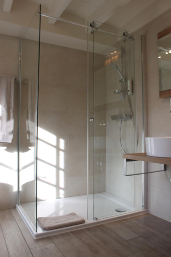 Bathroom 2, Le Jour et la Nuit, Genève