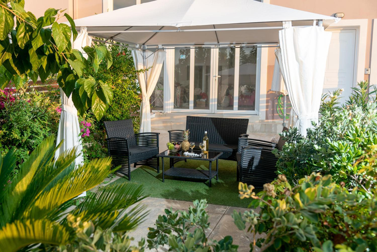 Garden 3, Luxury Suites in Stavromenos, Crete