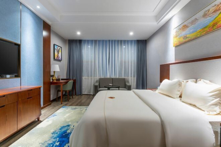 Bedroom 3, King's Park International Hotel, Yichun