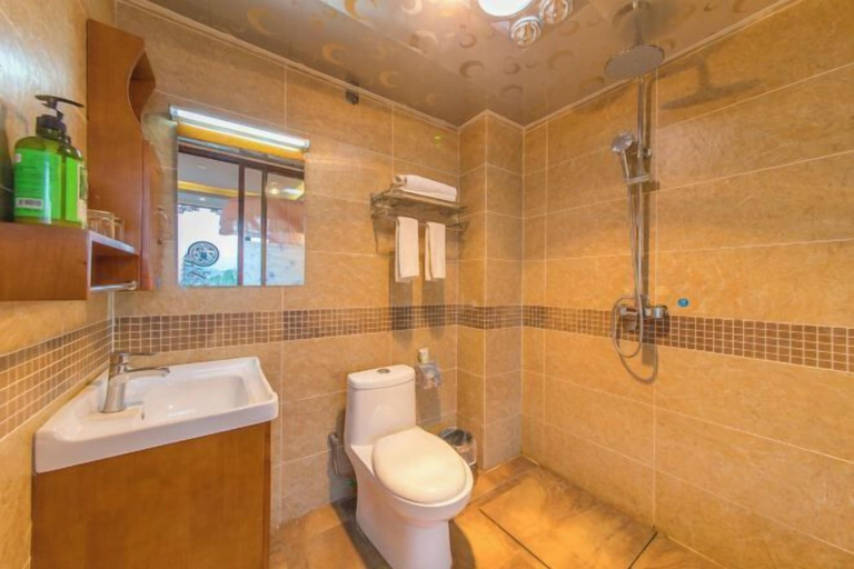 Bathroom 2, Lijiang cloud color · July time Inn, Lijiang
