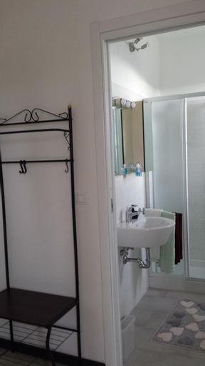 Bedroom 5, AnteMARE, Savona