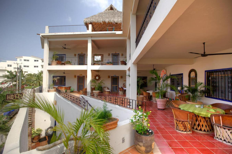 Exterior & Views