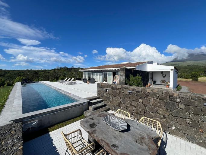 Pico Terrace, Madalena