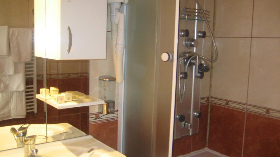 Bathroom 3, Hotel Palace, Targu Jiu