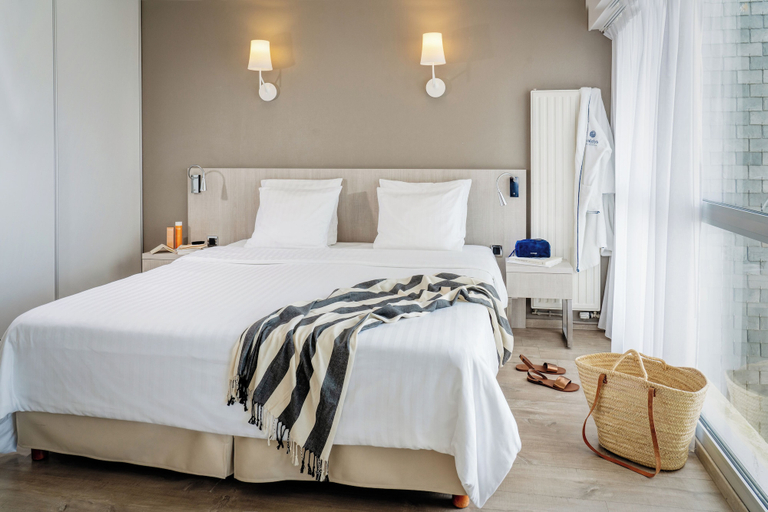 Bedroom 3, Hôtel Valdys Thalasso & Spa - Beau rivage, Finistère
