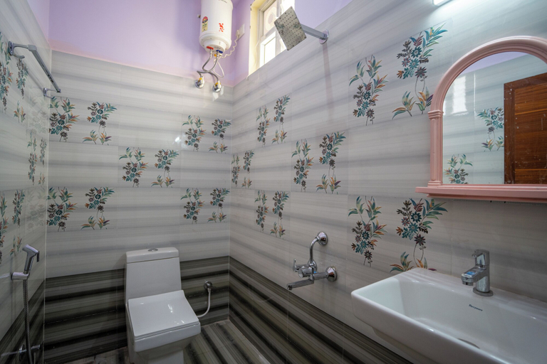 Bathroom 4, Hill Lock Mist, Dindigul