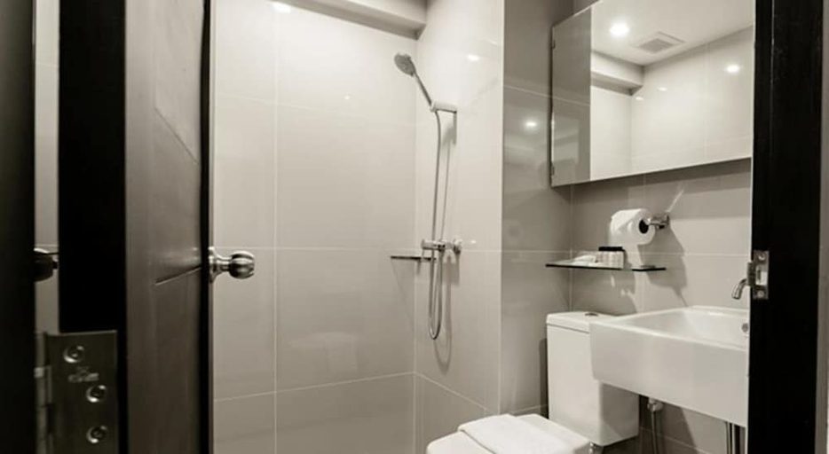 Bathroom 5, UMA Residence, Dusit