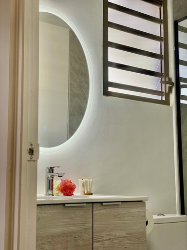 Bathroom 2, Mareta Lodge, Bora Bora