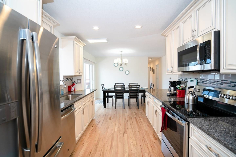 Others 5, The Meadowlark Manor Spacious Backyard & Hot Tub, Jefferson