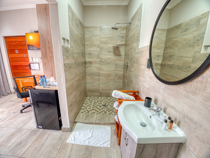 Bathroom 4, Tembo Guest Lodge, Ehlanzeni