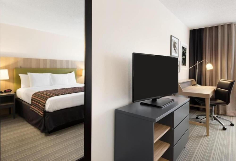 Bedroom 3, Country Inn & Suites by Radisson, Chippewa Falls, WI, Chippewa