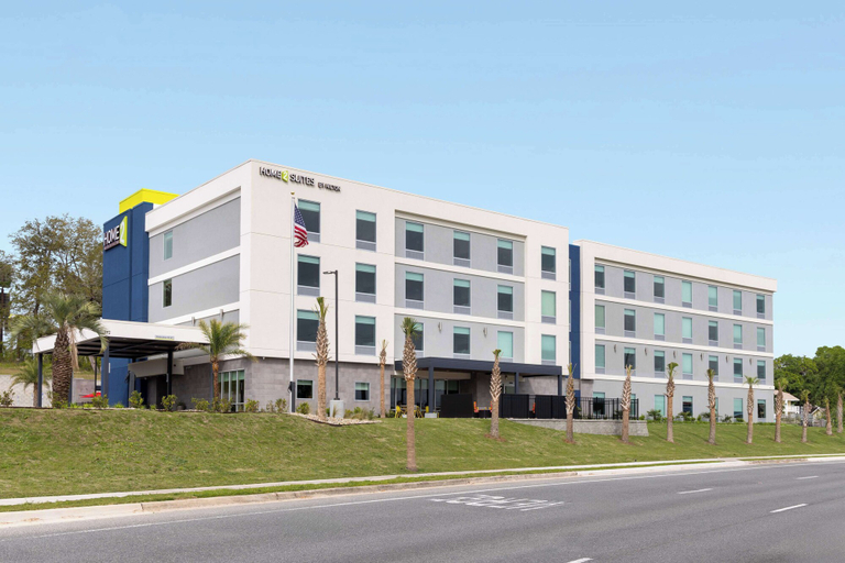 Exterior & Views
