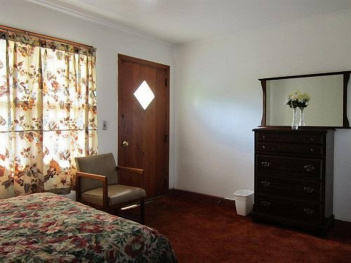 Bedroom 2, Cadet Motel, Orange