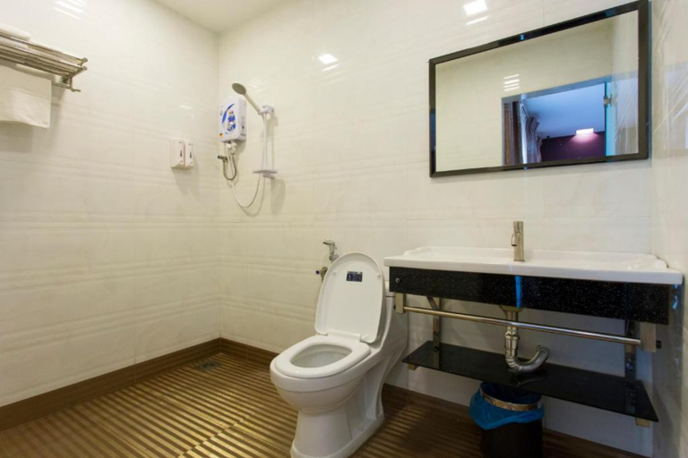 Bathroom 4, Aloha Hotel, Pontian