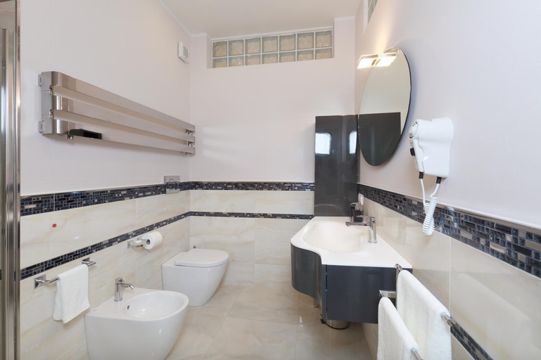 Others 5, I Due Grifoni Apartments, Messina