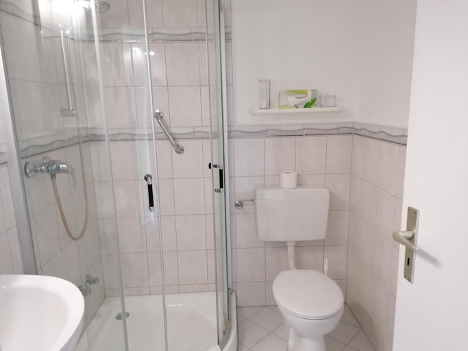 Bathroom 2, Hotel Moven-Kieker, Dithmarschen
