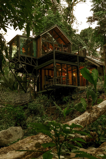 Exterior 11