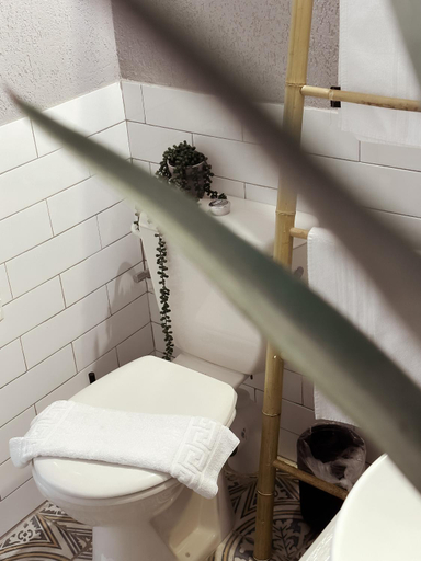 Bathroom 4, Eili Suites